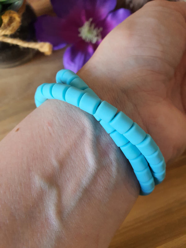 Elastische / rekbare licht blauwe (choker) ketting en armband 2 in 1 sieraad met Lapis Lazuli hartje (nr 9)