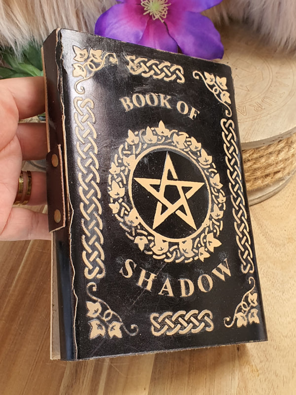 Notitieboek "Book of Shadow" met slotje
