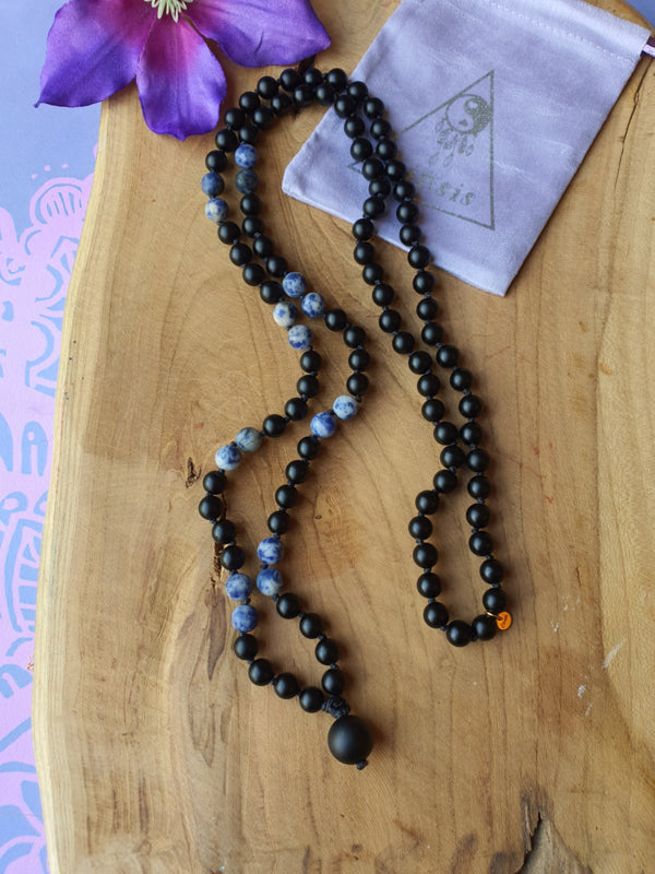 Edelstenen Mala Onyx met Sodaliet (matte kralen)