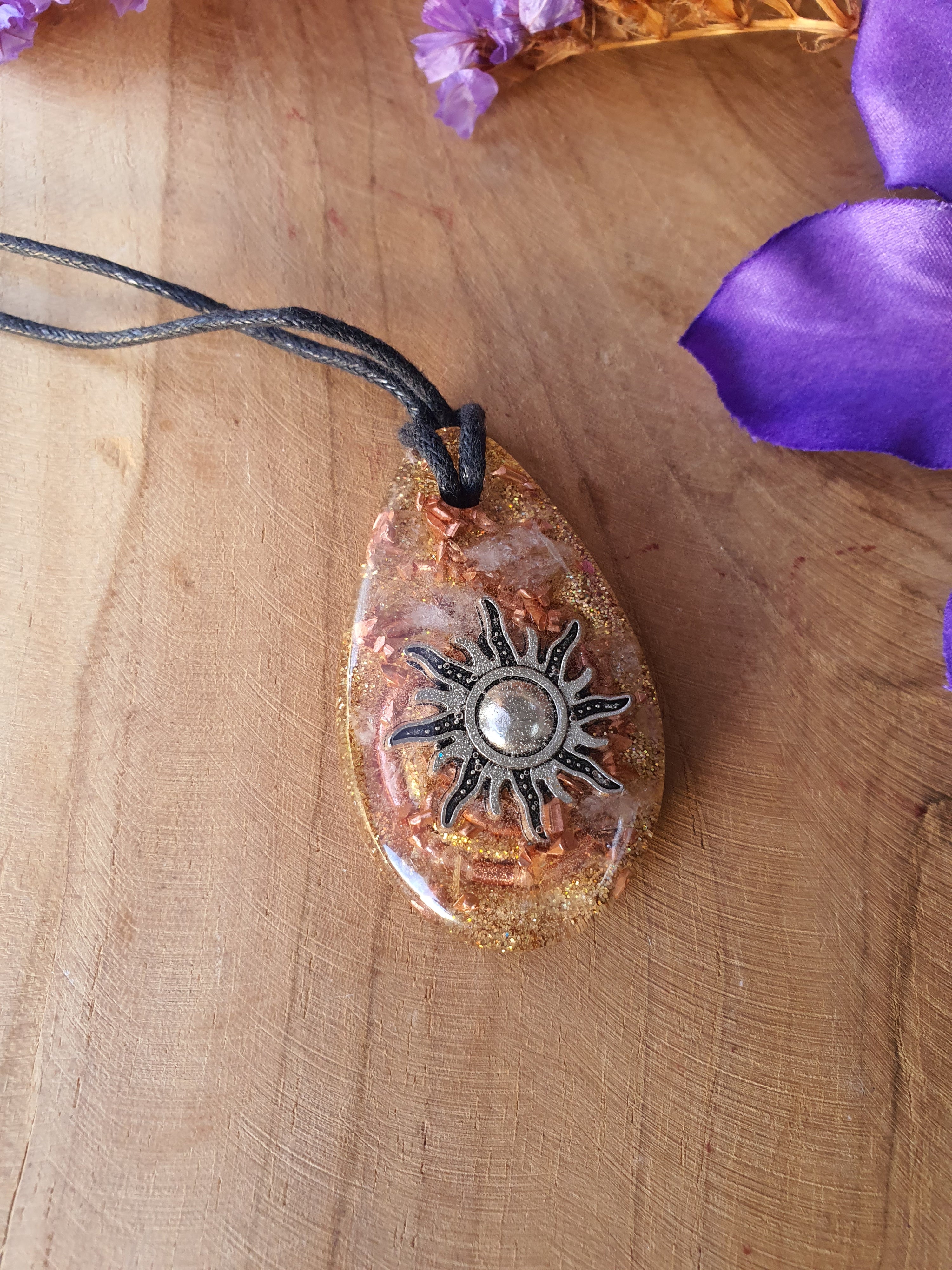 Orgonite hanger Citrien met Bergkristal 30x55mm (nr 117)