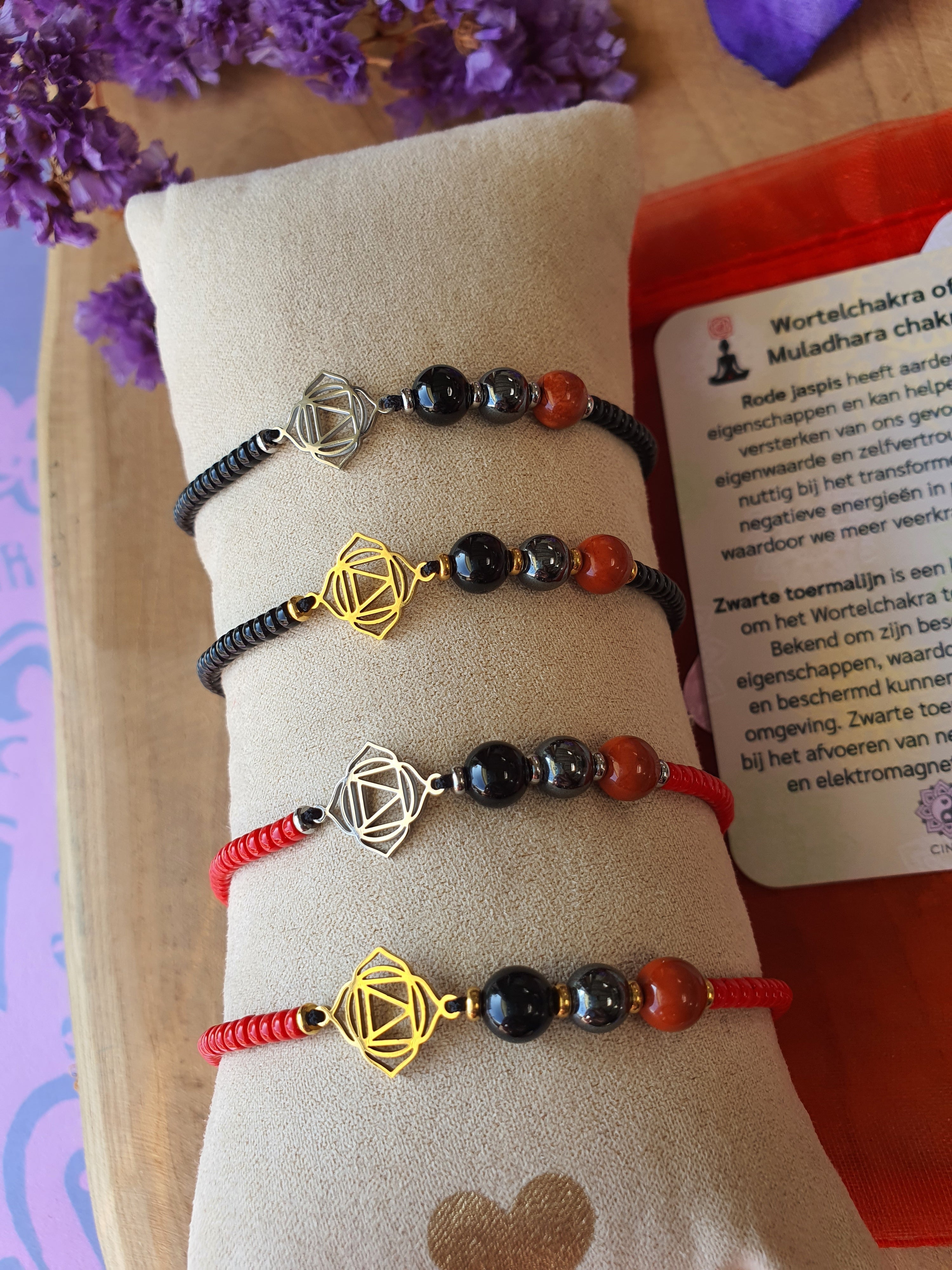 Edelstenen Wortelchakra Armband handgemaakt met RVS Symbool
