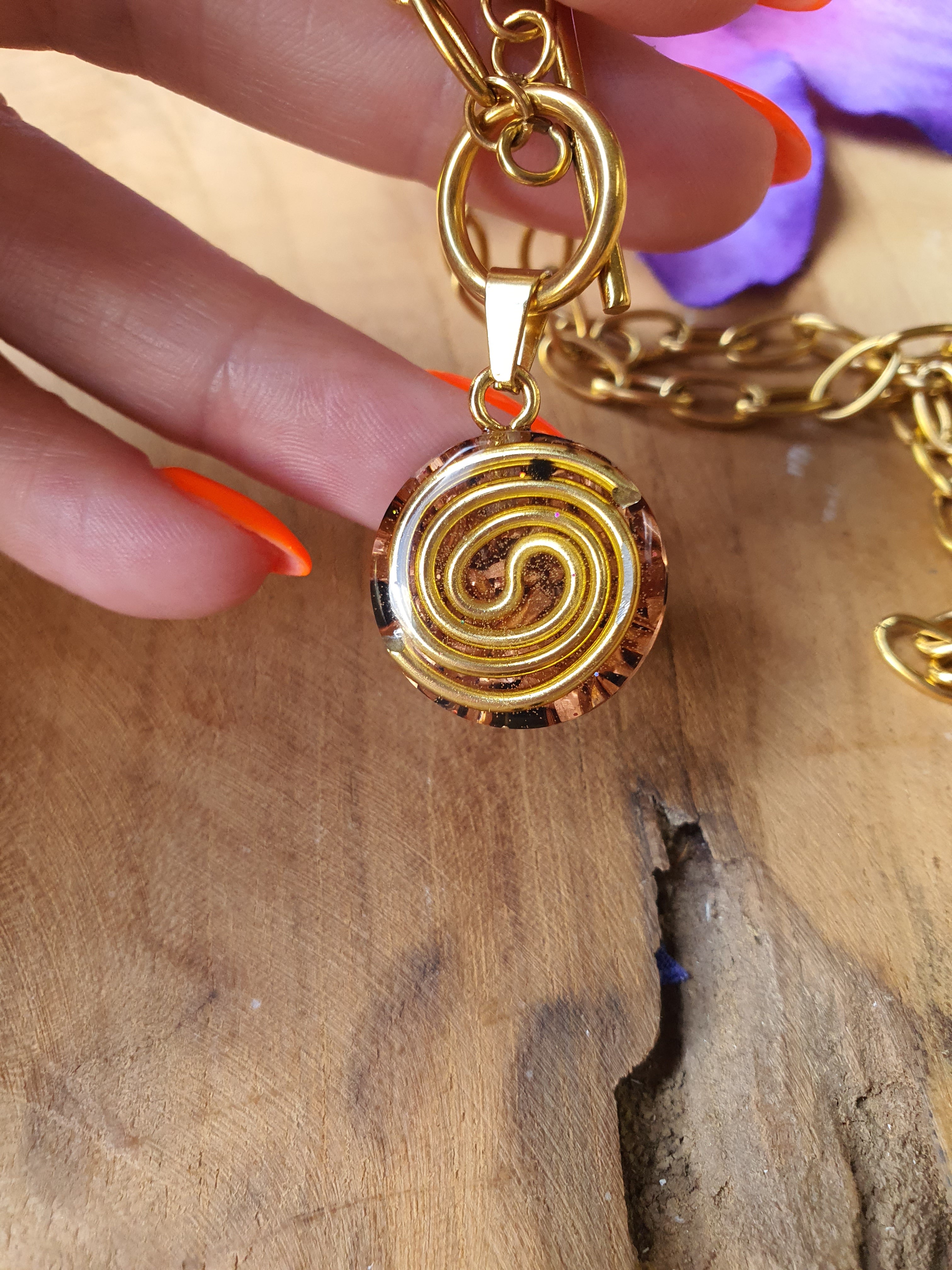 Cinsis Orgonite mix: Orgonite Hanger + RVS Goud ketting nr 3000