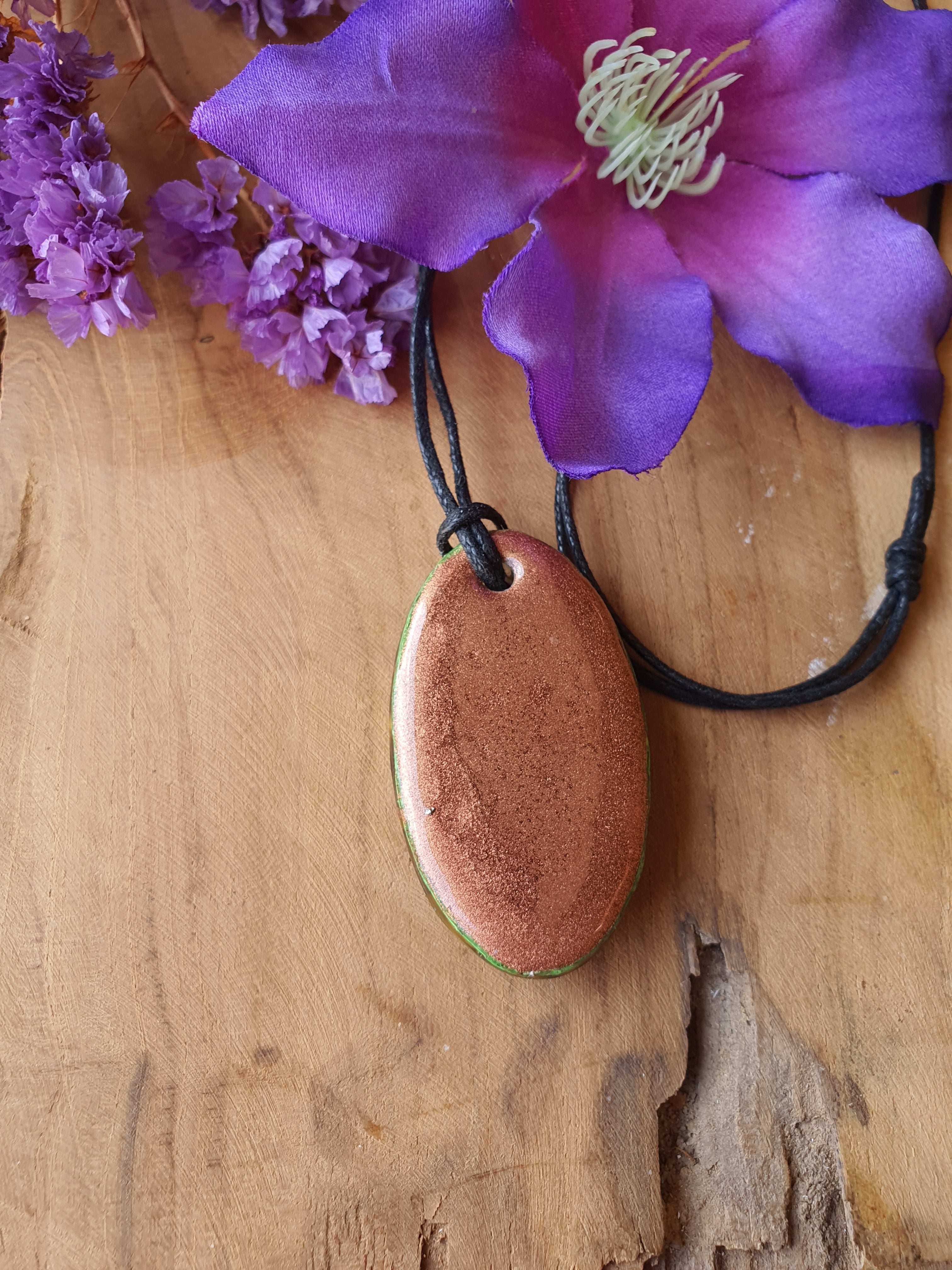 Orgonite hanger Tijgeroog met Bergkristal 30 x 55mm (nr 127)