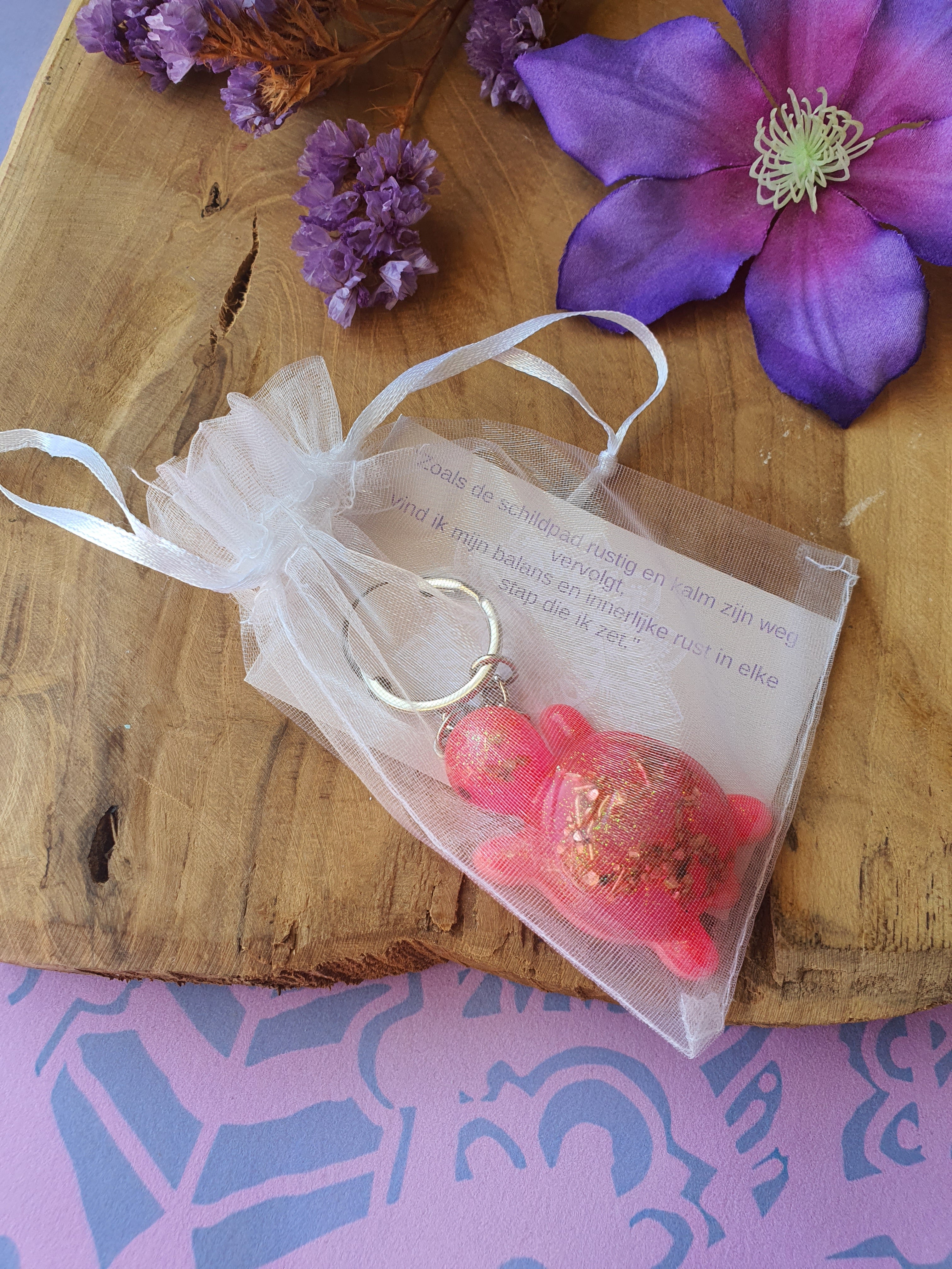 Orgonite sleutelhanger Schildpad Rozenkwarts met Bergkristal