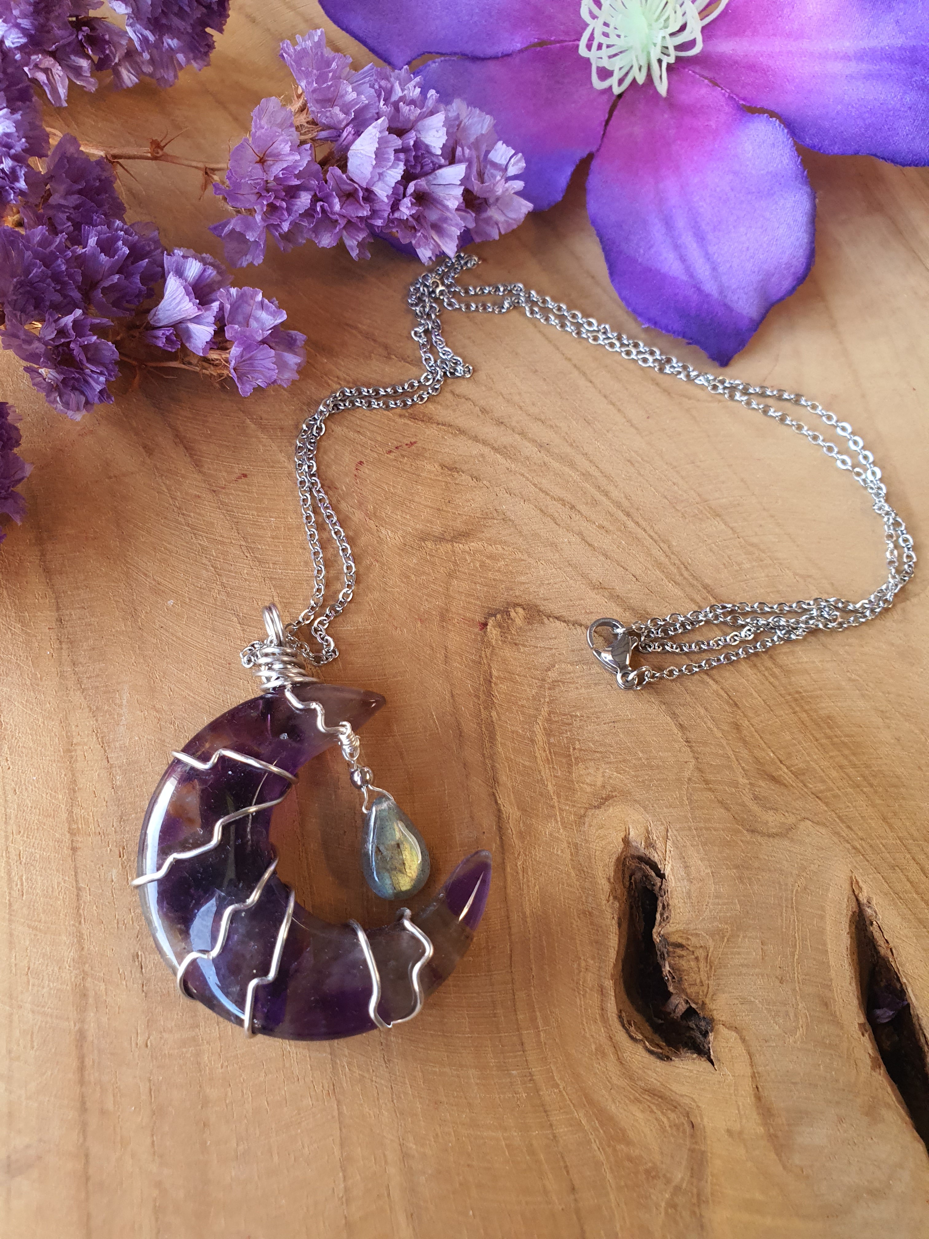Wire Wrapped Amethist Maan hanger met teardrop Labradoriet
