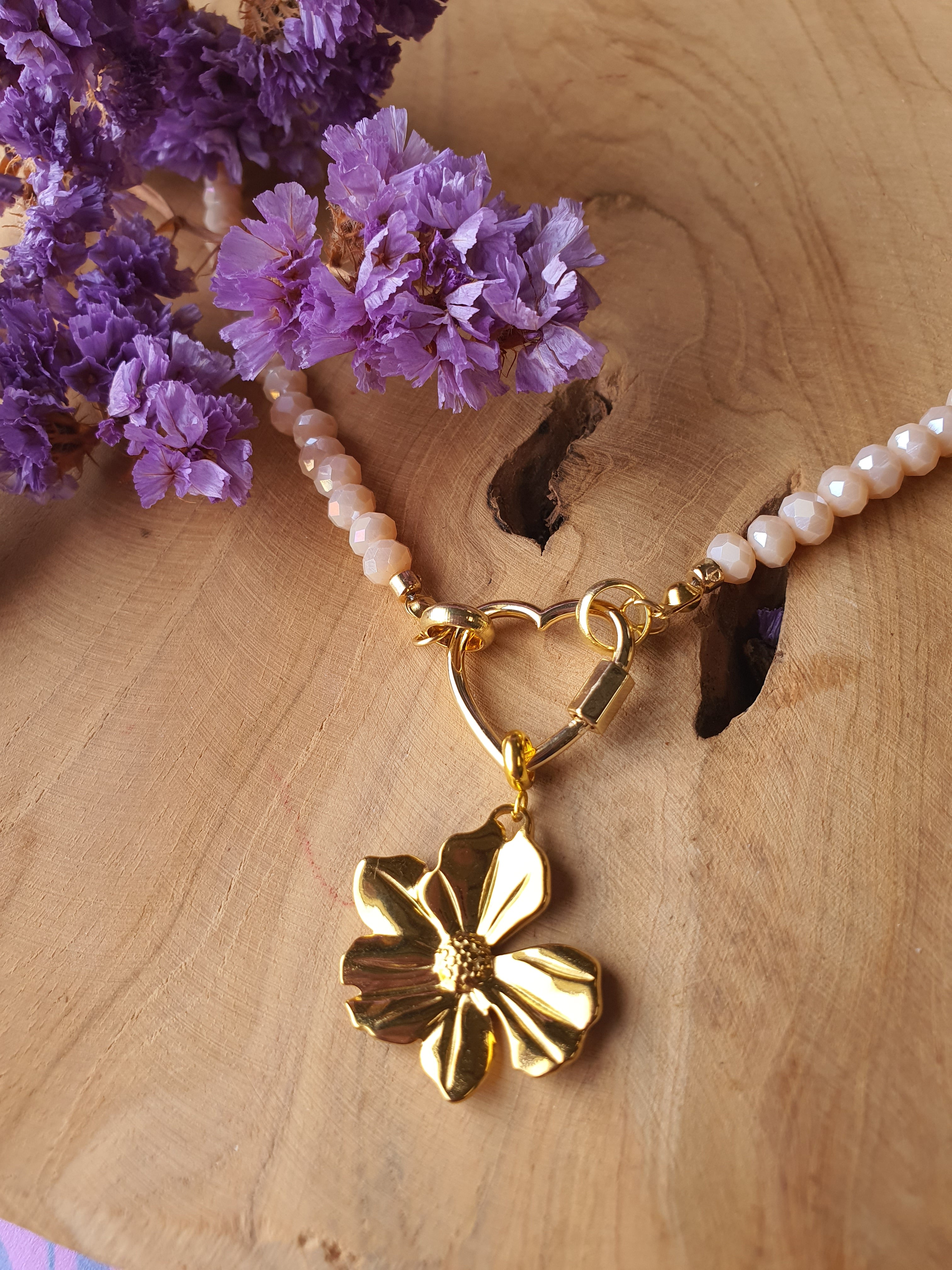 Kristal facet zalmkleurige kralen ketting met rvs gold hanger bloem