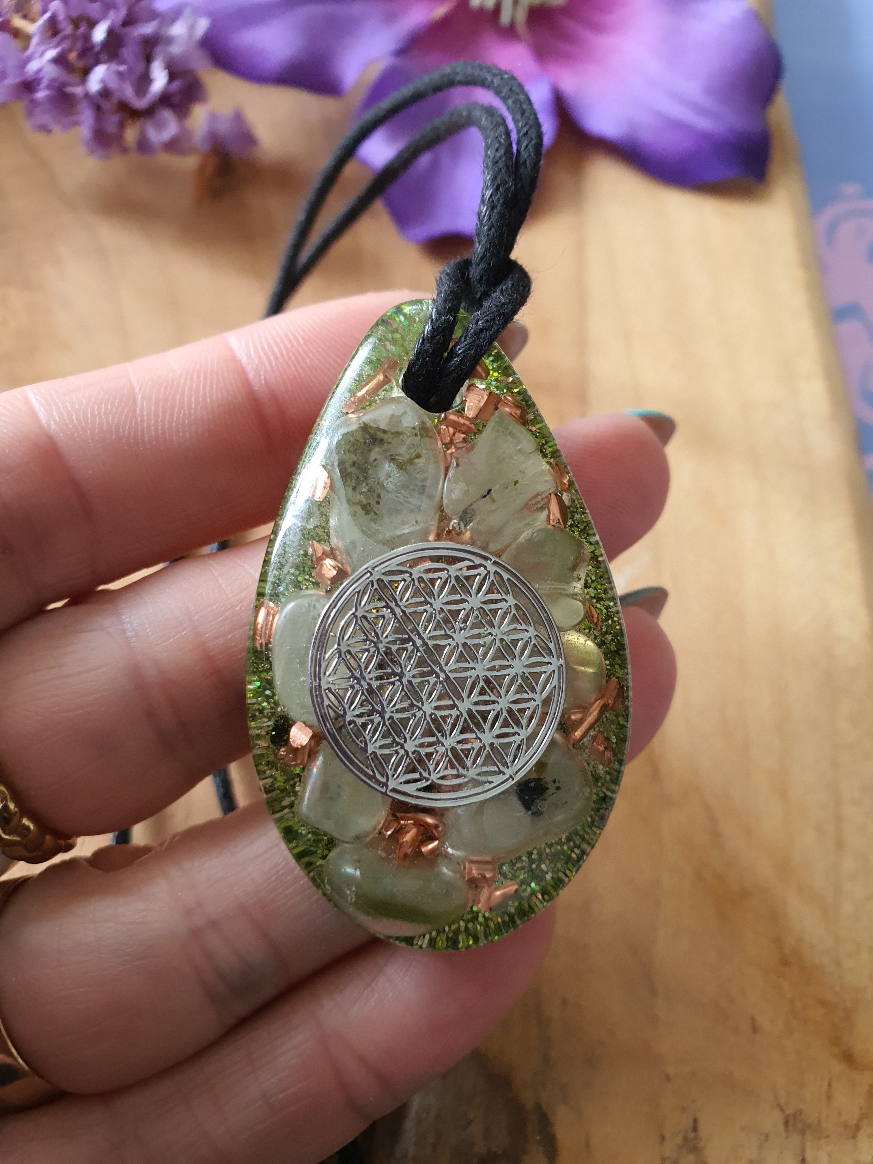 Orgonite hanger Prehniet (nr 131)