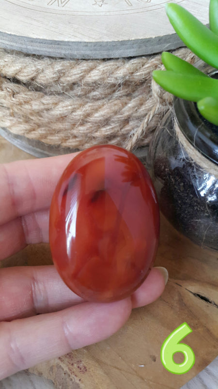 Carneool handsteen 78-97 gram