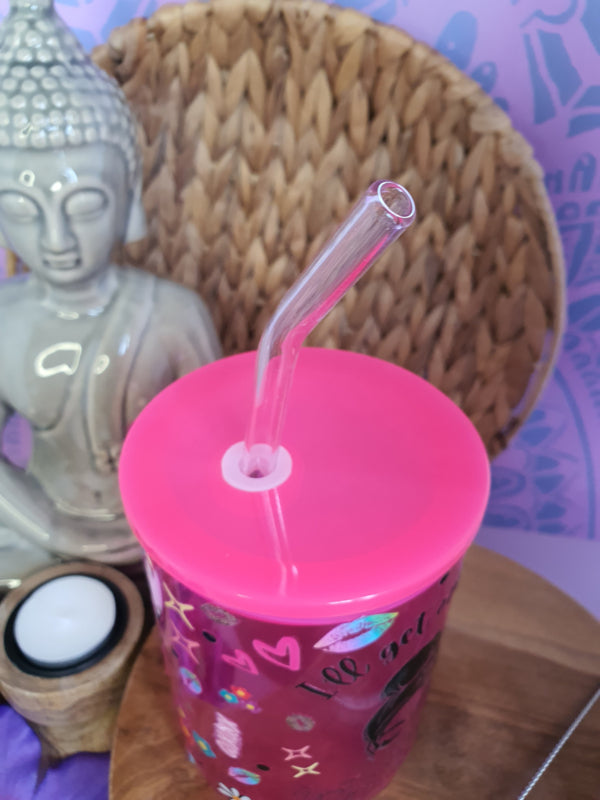 Gekleurde glazen mok met deksel en rietje &