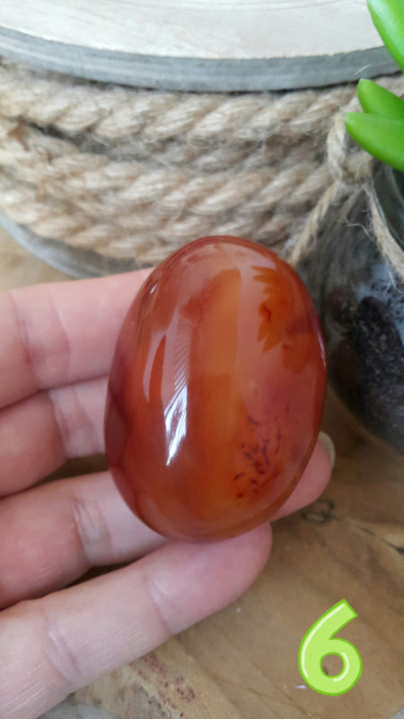 Carneool handsteen 78-97 gram