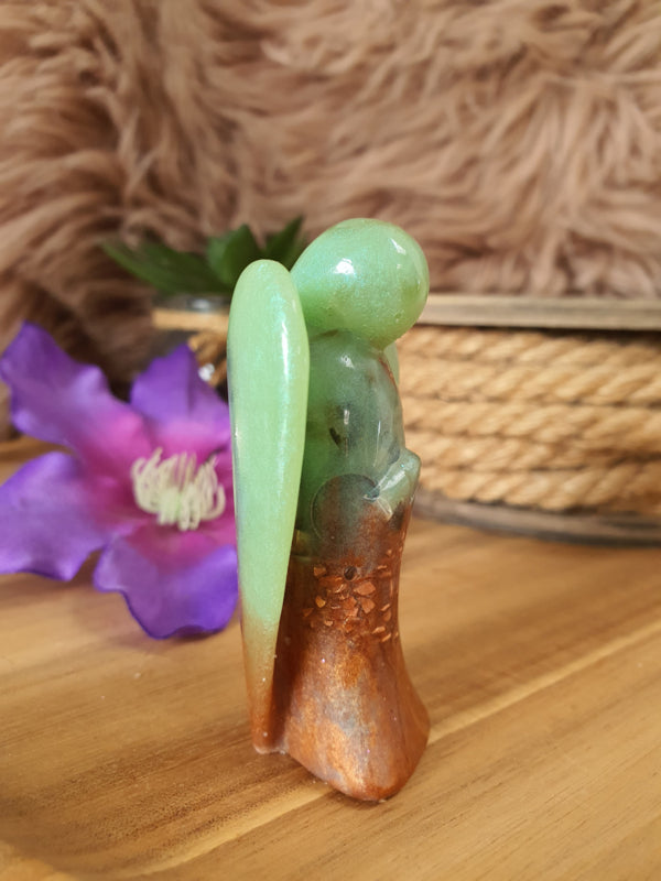 Orgonite engel klein 75mm Prehniet met insluitingen van zwarte Toermalijn ( nr 26)