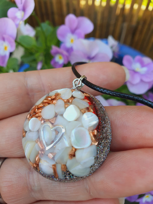 Orgonite hanger Perlmutt 35mm (nr 14)
