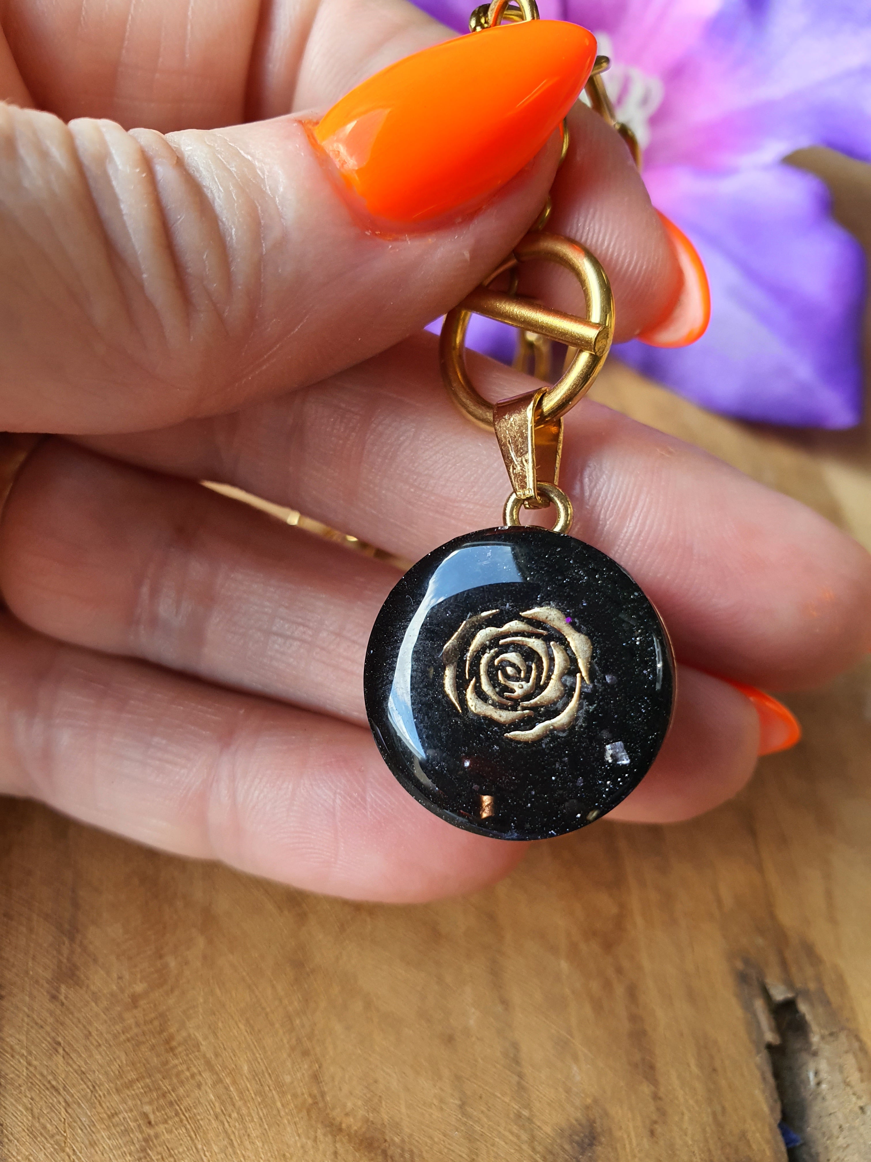 Cinsis Orgonite mix: Orgonite Hanger + RVS Goud ketting nr 3001