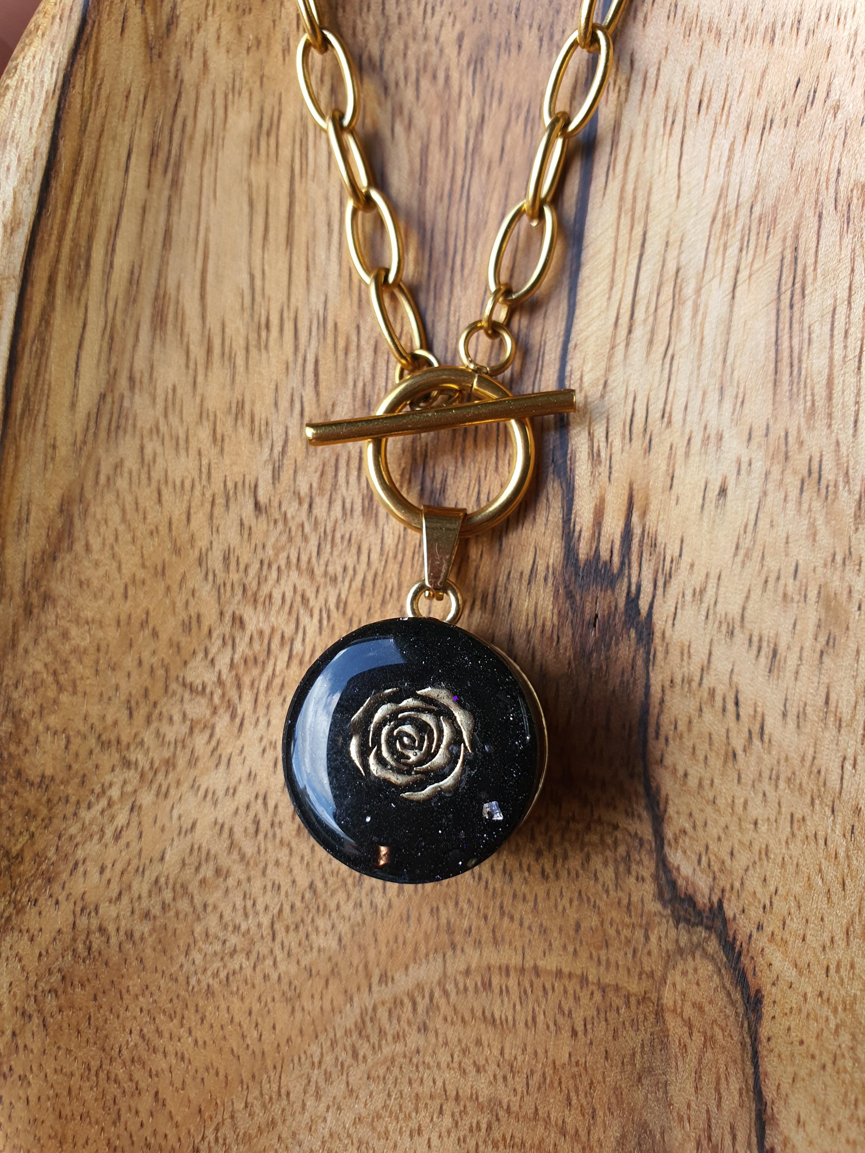 Cinsis Orgonite mix: Orgonite Hanger + RVS Goud ketting nr 3001