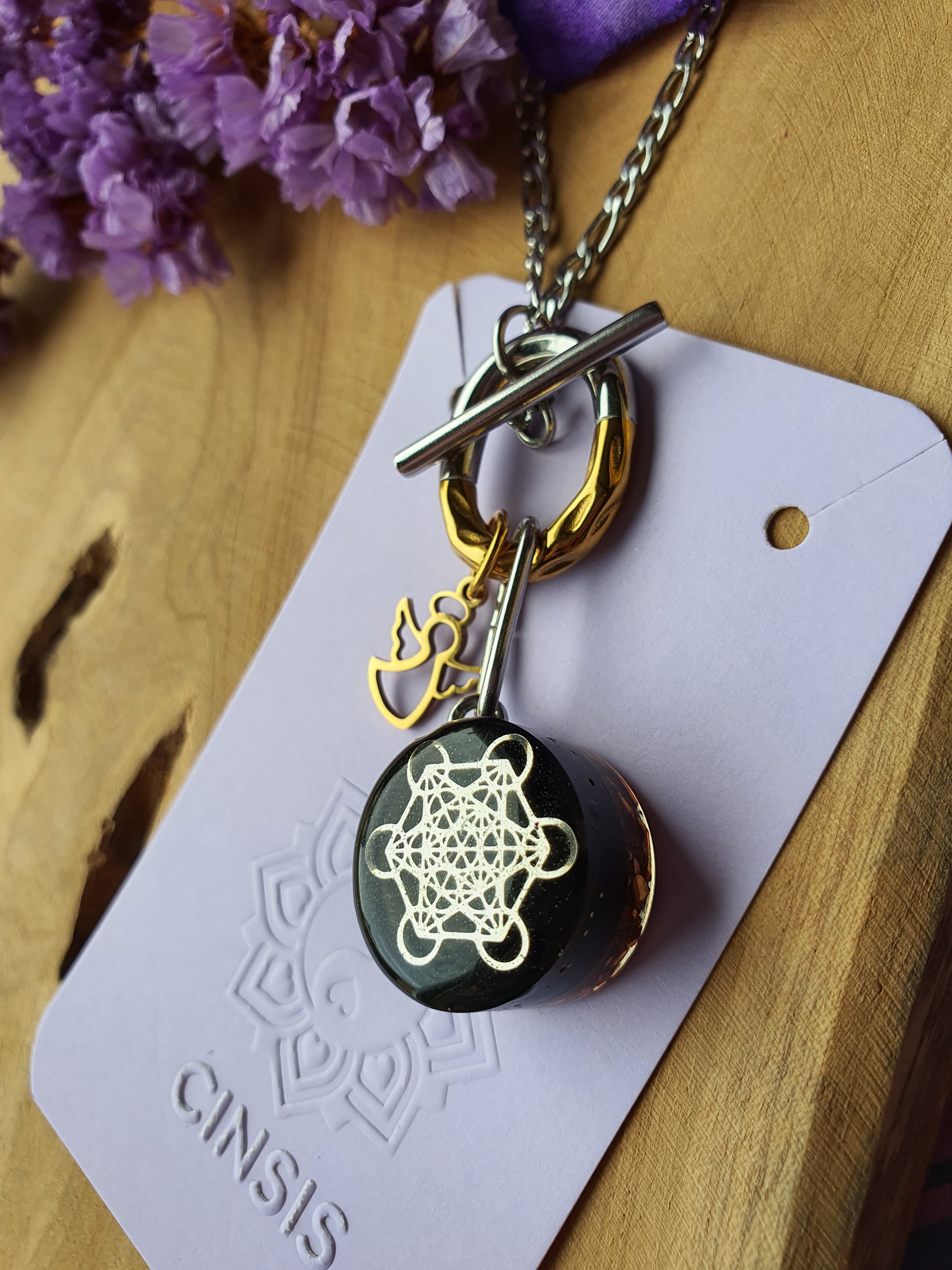 Cinsis Orgonite mix: orgonite Hanger 2 in 1 + RVS Zilver / Goud ketting nr 3020