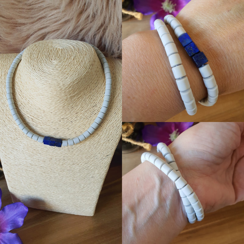 Elastische_rekbare_grijze_choker_ketting_en_armband_2_in_1_sieraad_met_Lapis_Lazuli_kubus_kralen_nr_24