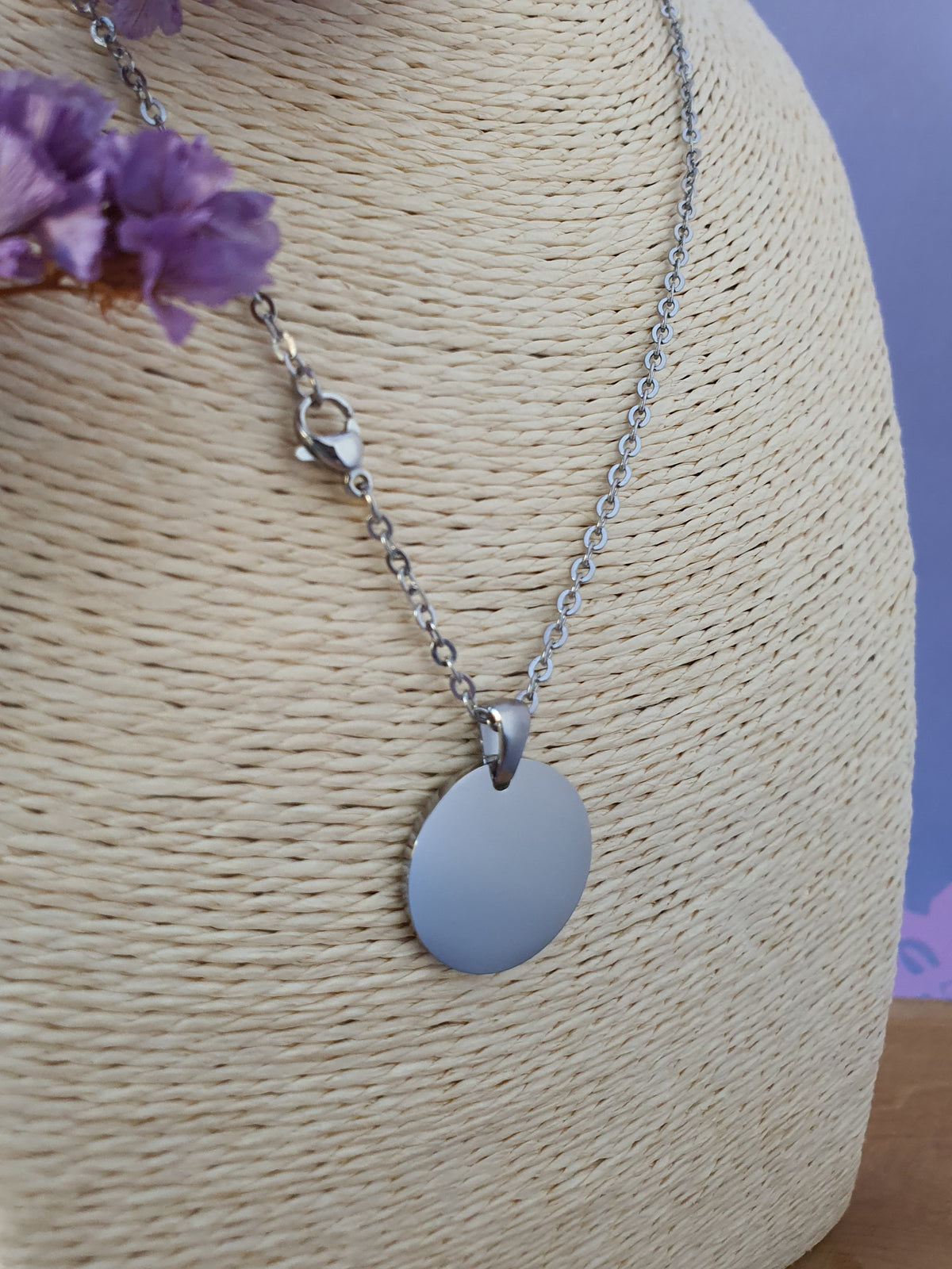 Gegraveerde Ketting met Vrije Tekst: Ronde Hanger rvs zilver