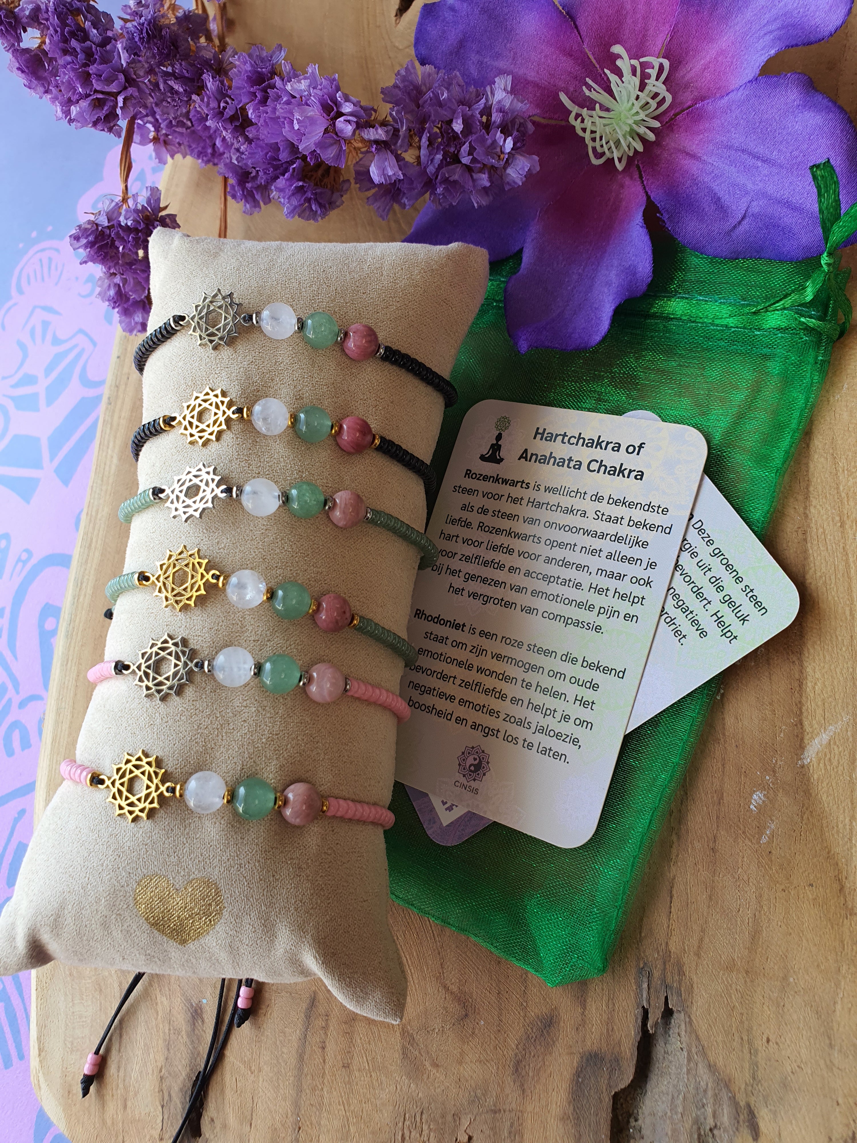Hartchakra_armband_met_symbool