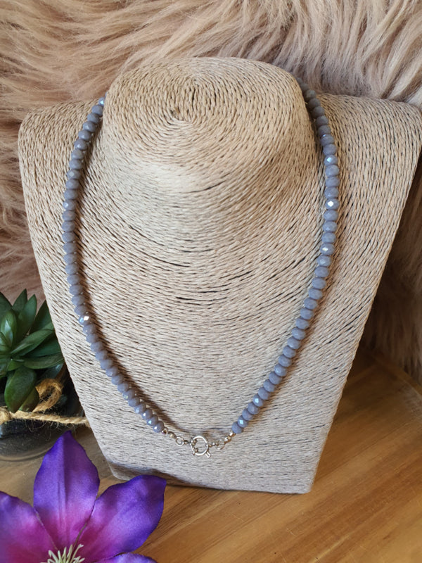 Kristal facet kralen ketting grijs met RVS zilver slotje (nr 7)