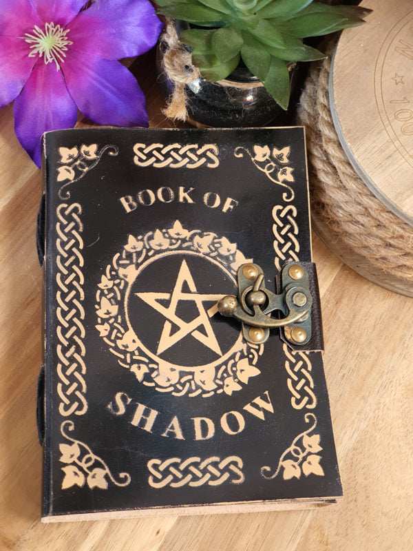 Notitieboek "Book of Shadow" met slotje