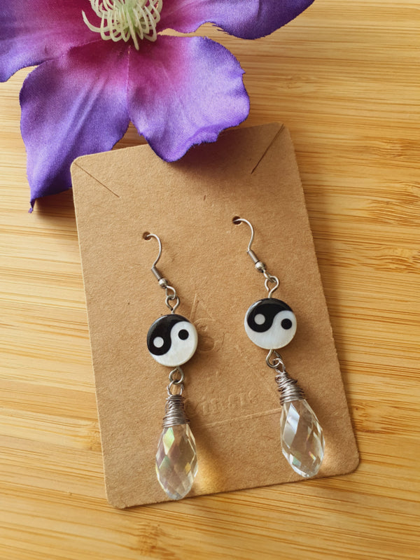 Oorhangers facet aura helder Kristal glaskralen / Yin Yang wire wrapped