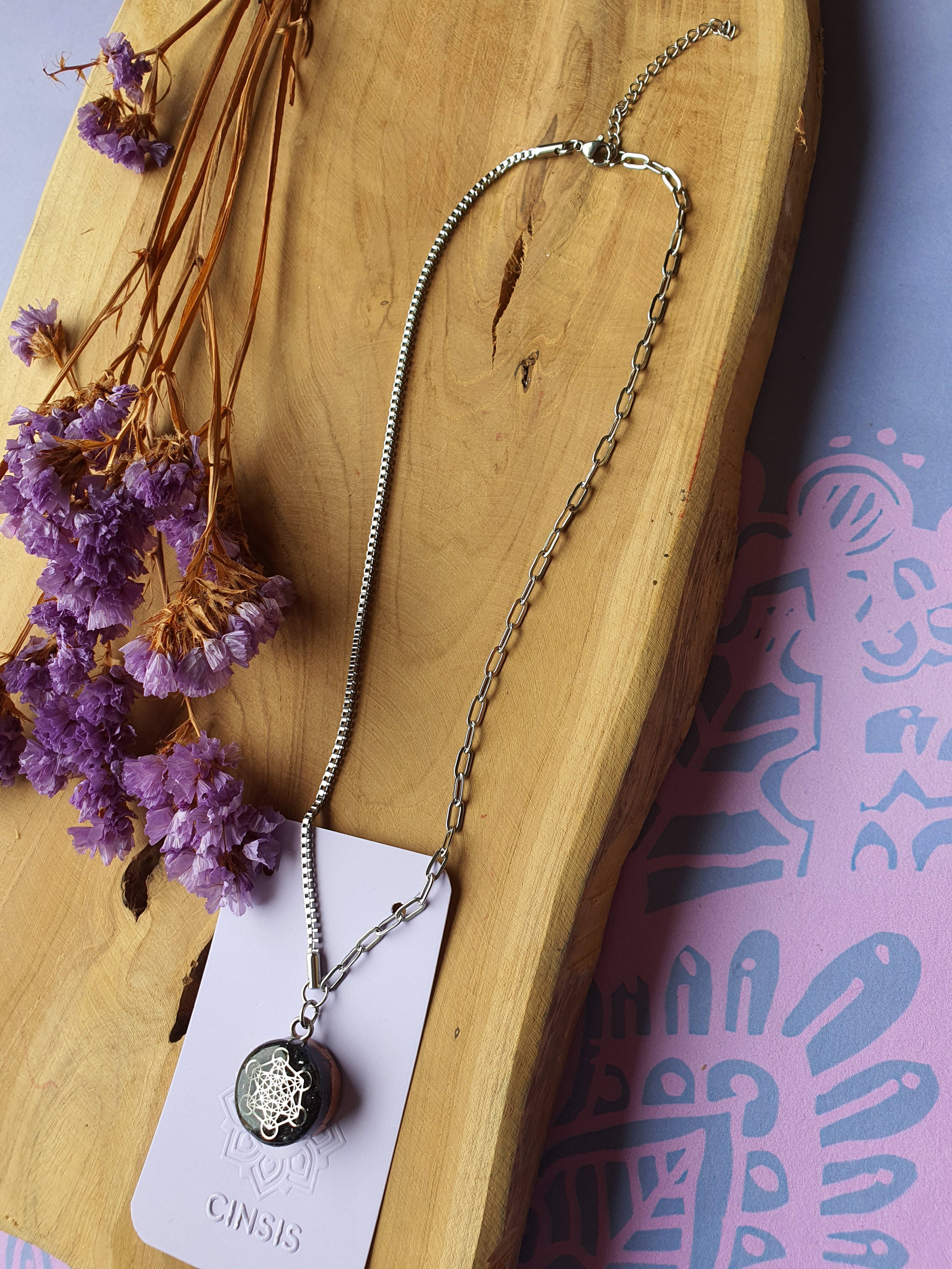 Cinsis Orgonite mix: orgonite Hanger 2 in 1 + RVS Zilver ketting nr 3021