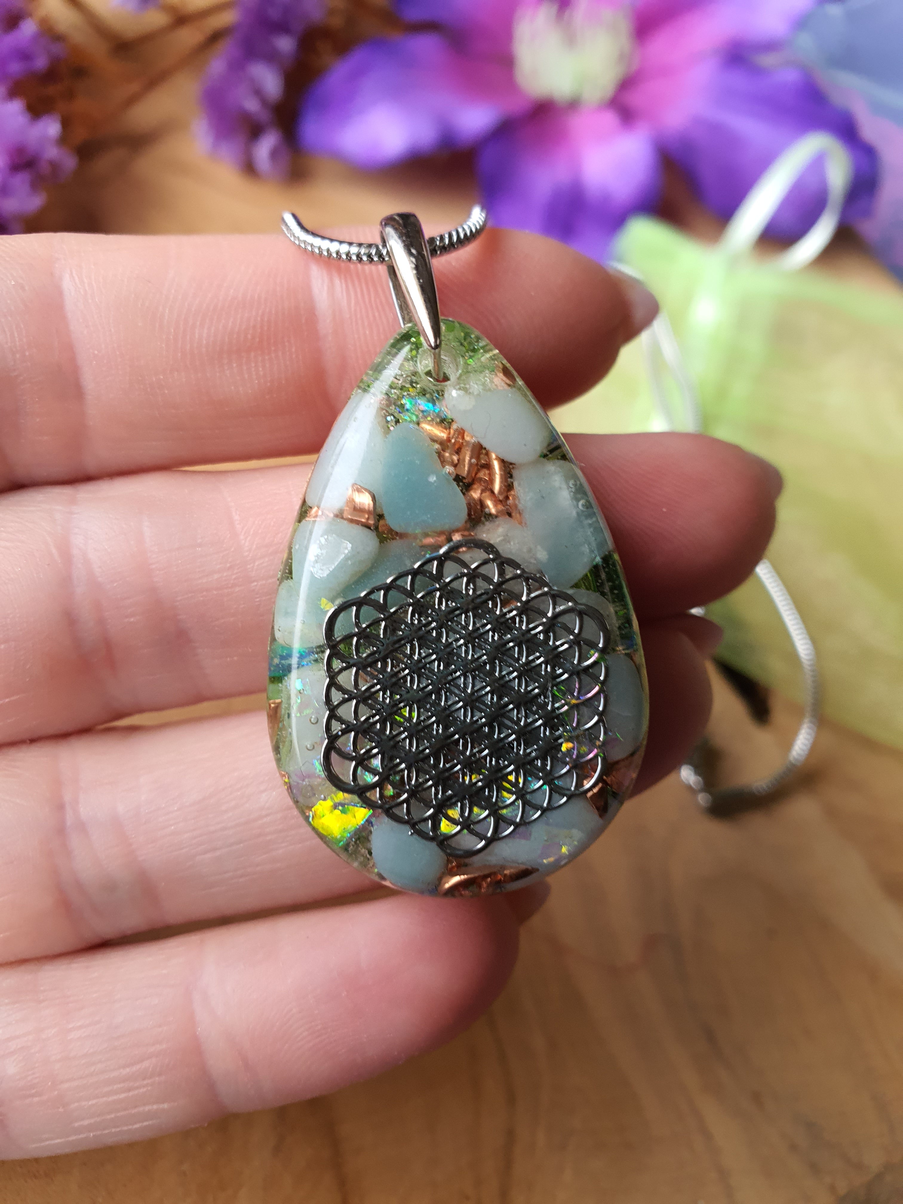 Orgonite hanger Amazoniet met Bergkristal 925 Sterling zilver oogje (nr 1005)