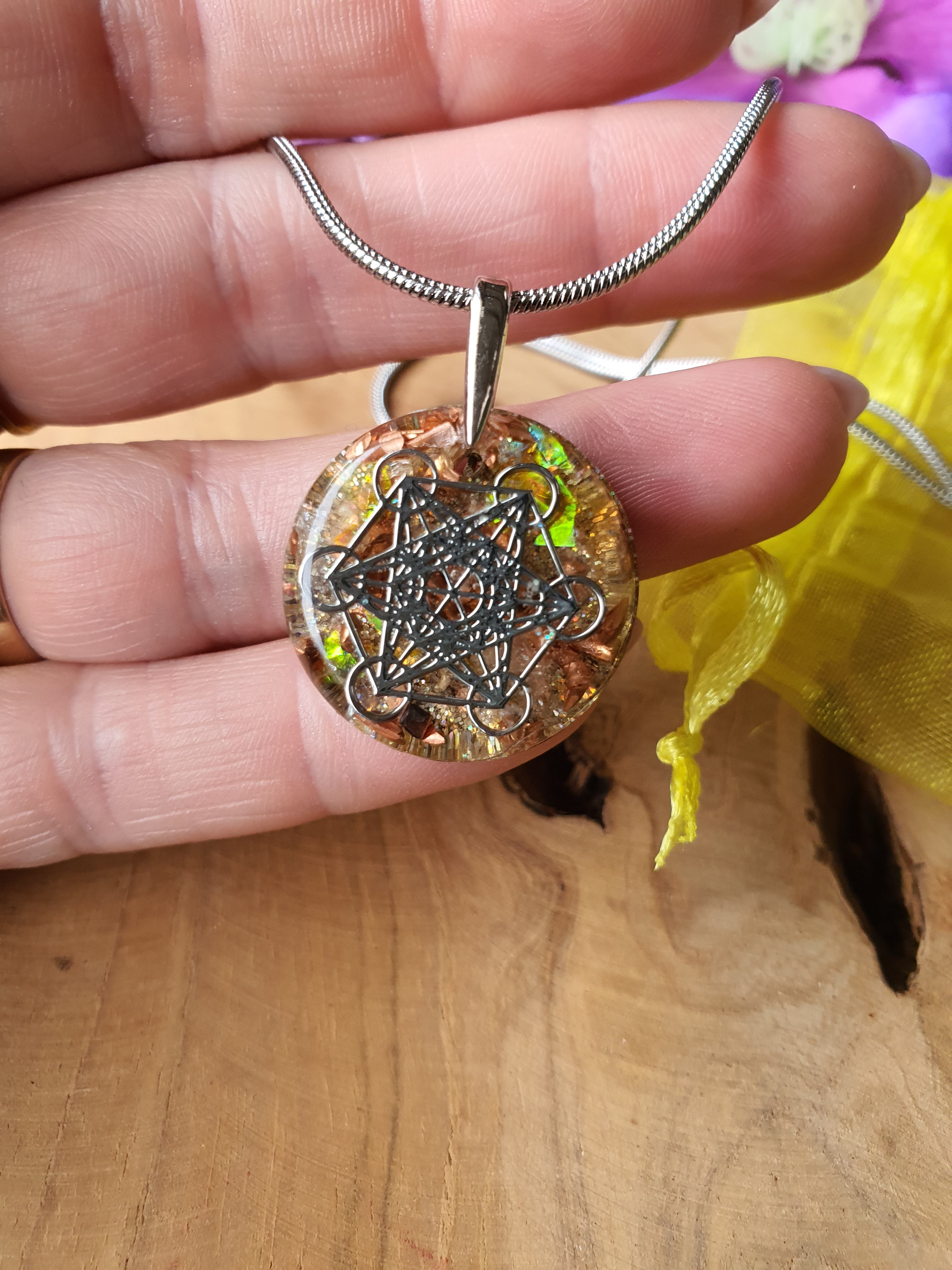 Orgonite hanger Citrien met Bergkristal, met 925 Sterling zilver oogje (nr 1003)