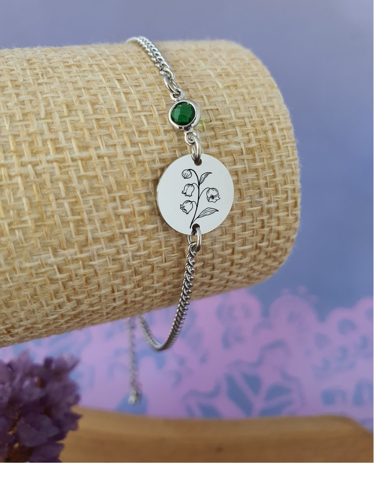 RVS gepersonaliseerde Graveerbare Armband met Geboortesteen Mei met gegraveerde Lelietjes van Dalen