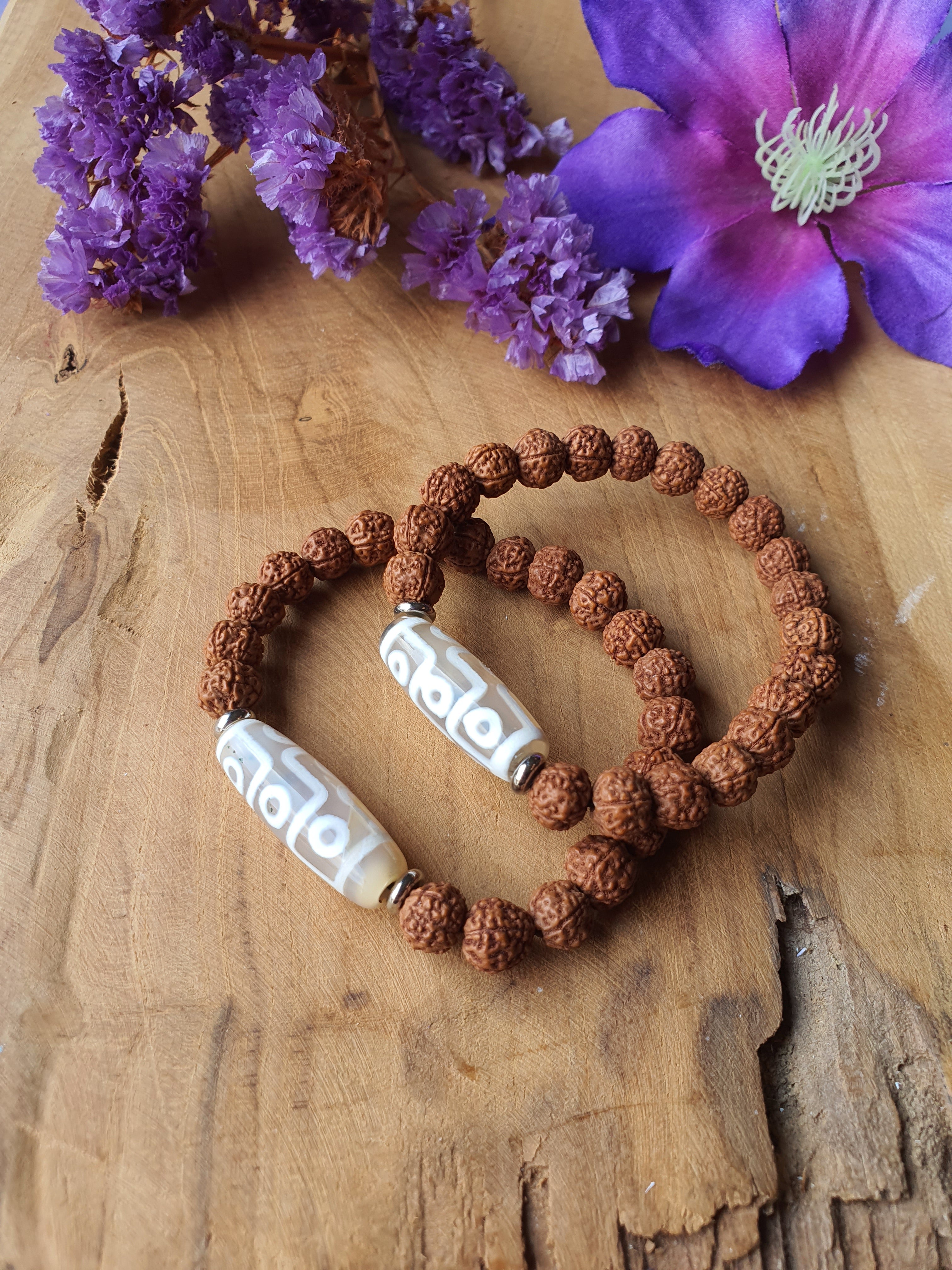 Mala Armband Rudraksha kralen met 9 ogen dzi Tibetaanse gebedskraal.