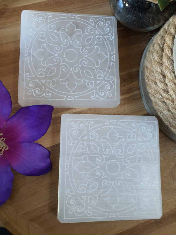 Seleniet plaat vierkant 10cm met gegraveerde Mandala