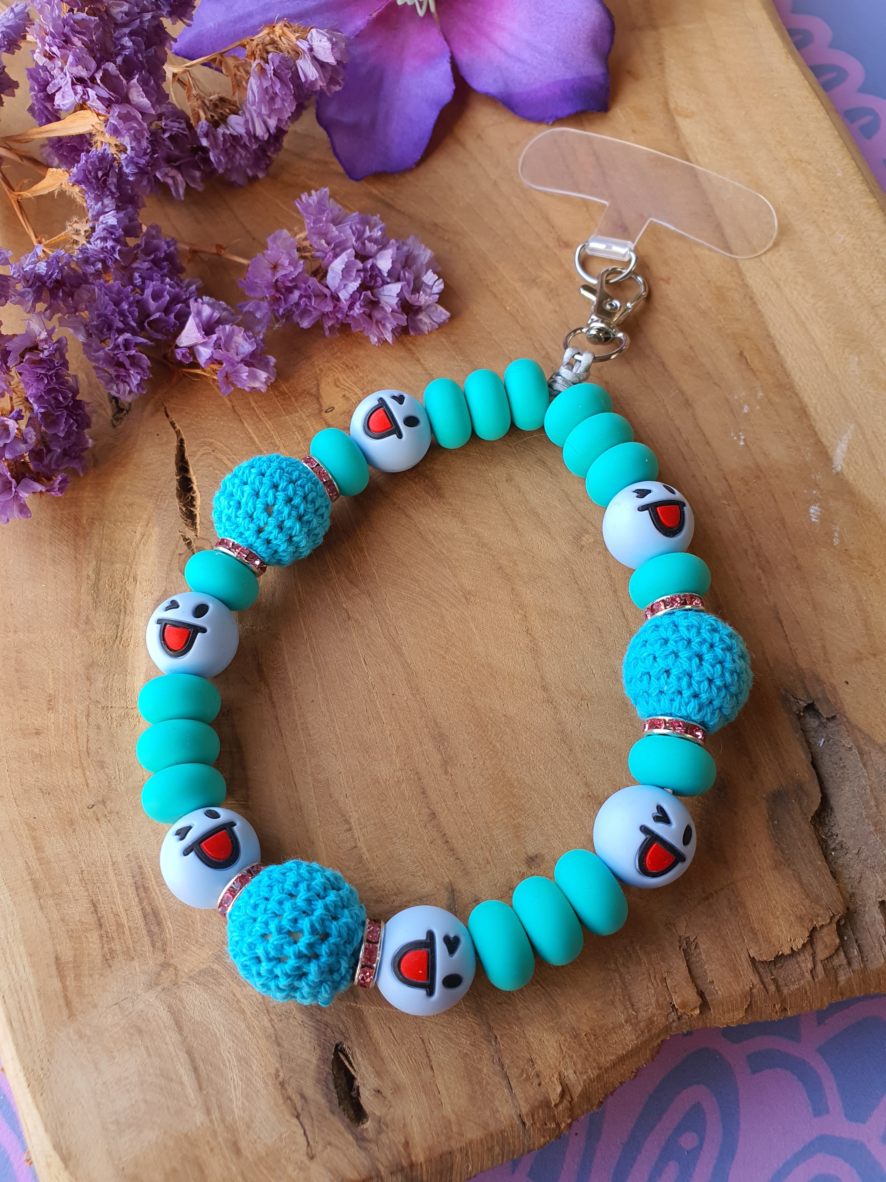 Telefoonkoord Met Bevestigingsplaatje met smiley kralen (nr 16)