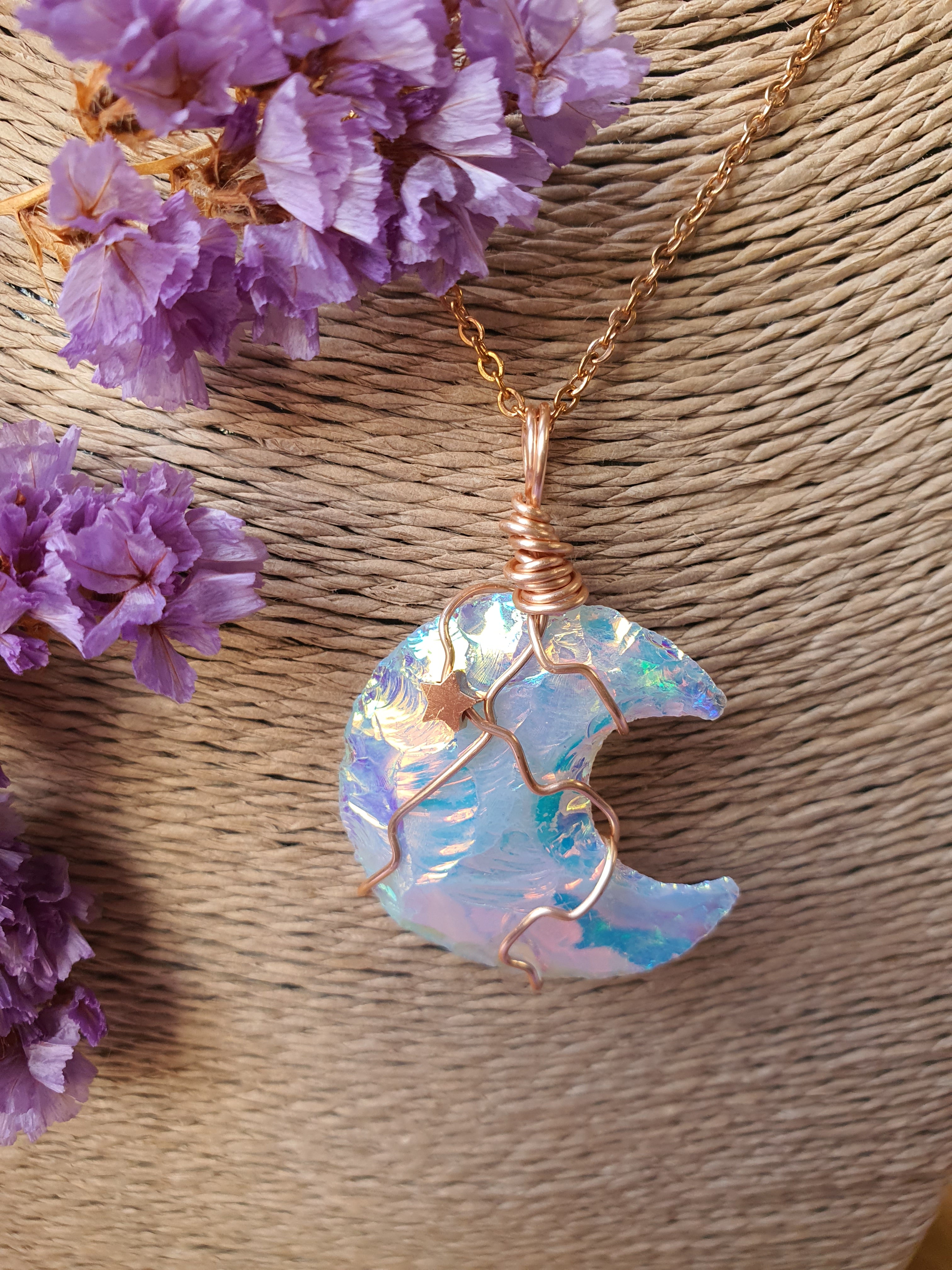 Wire wrapped Maan hanger Angel aura kwarts.nr 12