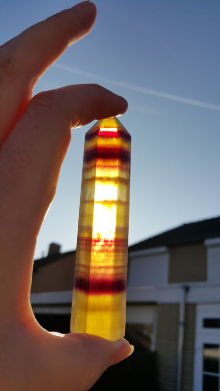 Gele Regenboog Fluoriet punt / obelisk (nr 13)