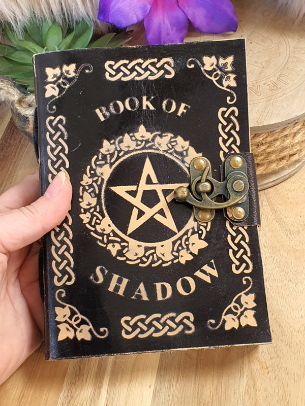 Notitieboek "Book of Shadow" met slotje