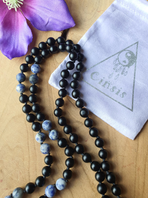 Edelstenen Mala Onyx met Sodaliet (matte kralen)