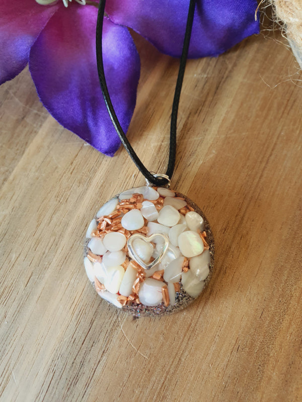 Orgonite hanger Perlmutt 35mm (nr 14)