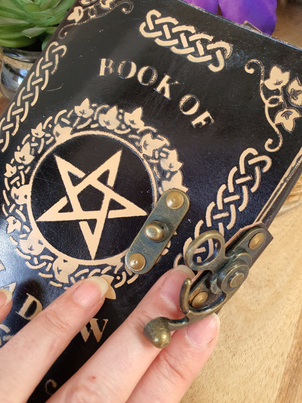 Notitieboek "Book of Shadow" met slotje