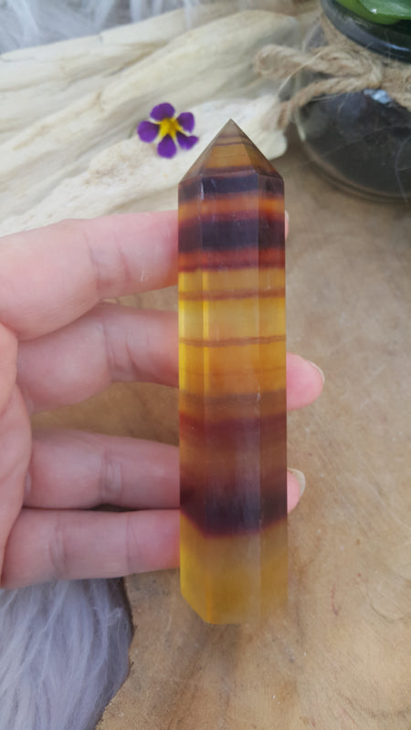 Gele Regenboog Fluoriet punt / obelisk (nr 13)