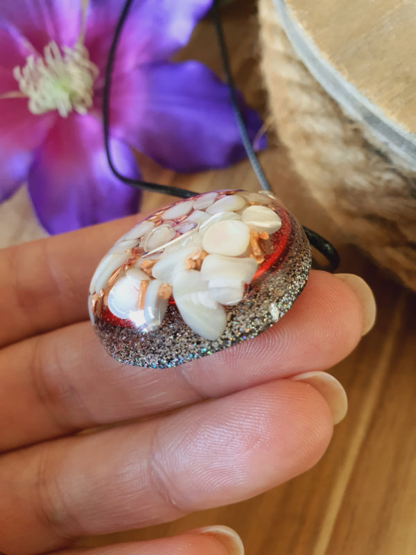 Orgonite hanger Perlmutt 35mm (nr 14)