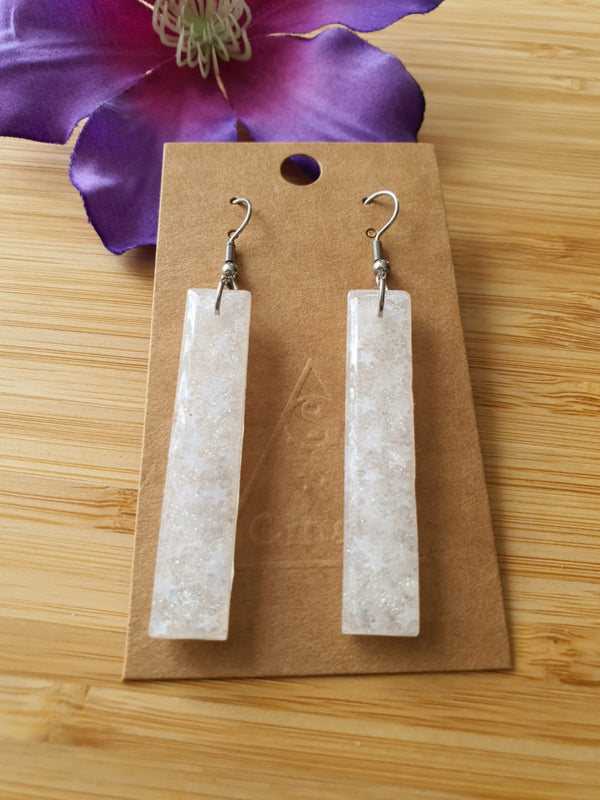 Resin oorbellen / oorhangers (set 8) Shine bright, Sparkle more :)