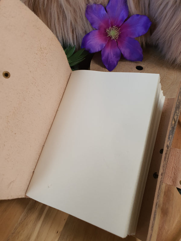 Notitieboek "Book of Shadow" met slotje