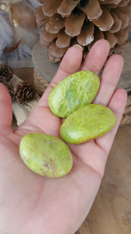Groene opaal geslepen steen 31-40 gram