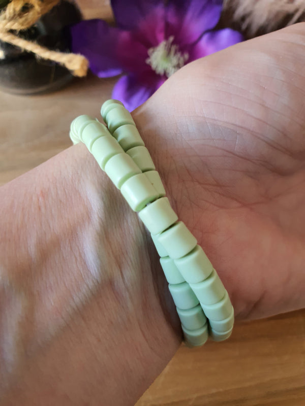 Elastische / rekbare licht groene (choker) ketting en armband 2 in 1 sieraad met Aventurijn hartje (nr 7)