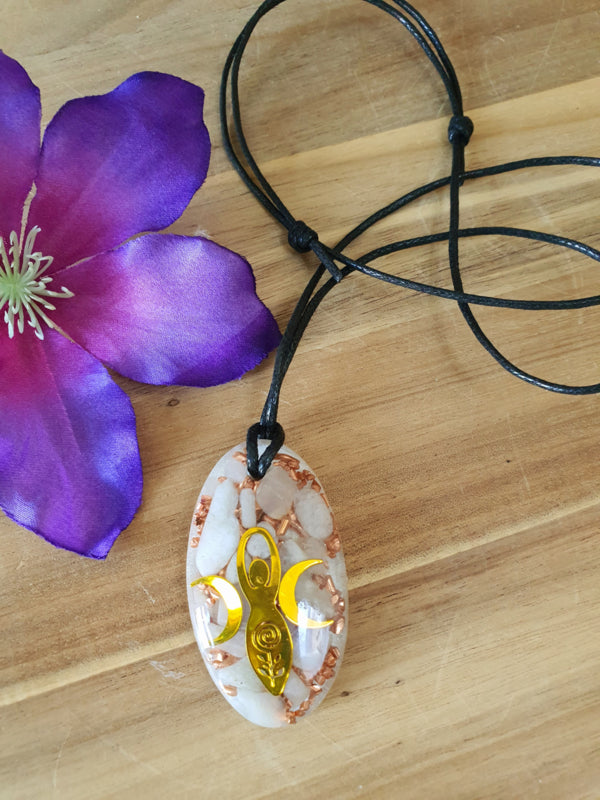 Orgonite hanger Wit/Beige Maansteen met Bergkristal 30x55mm (nr 87)