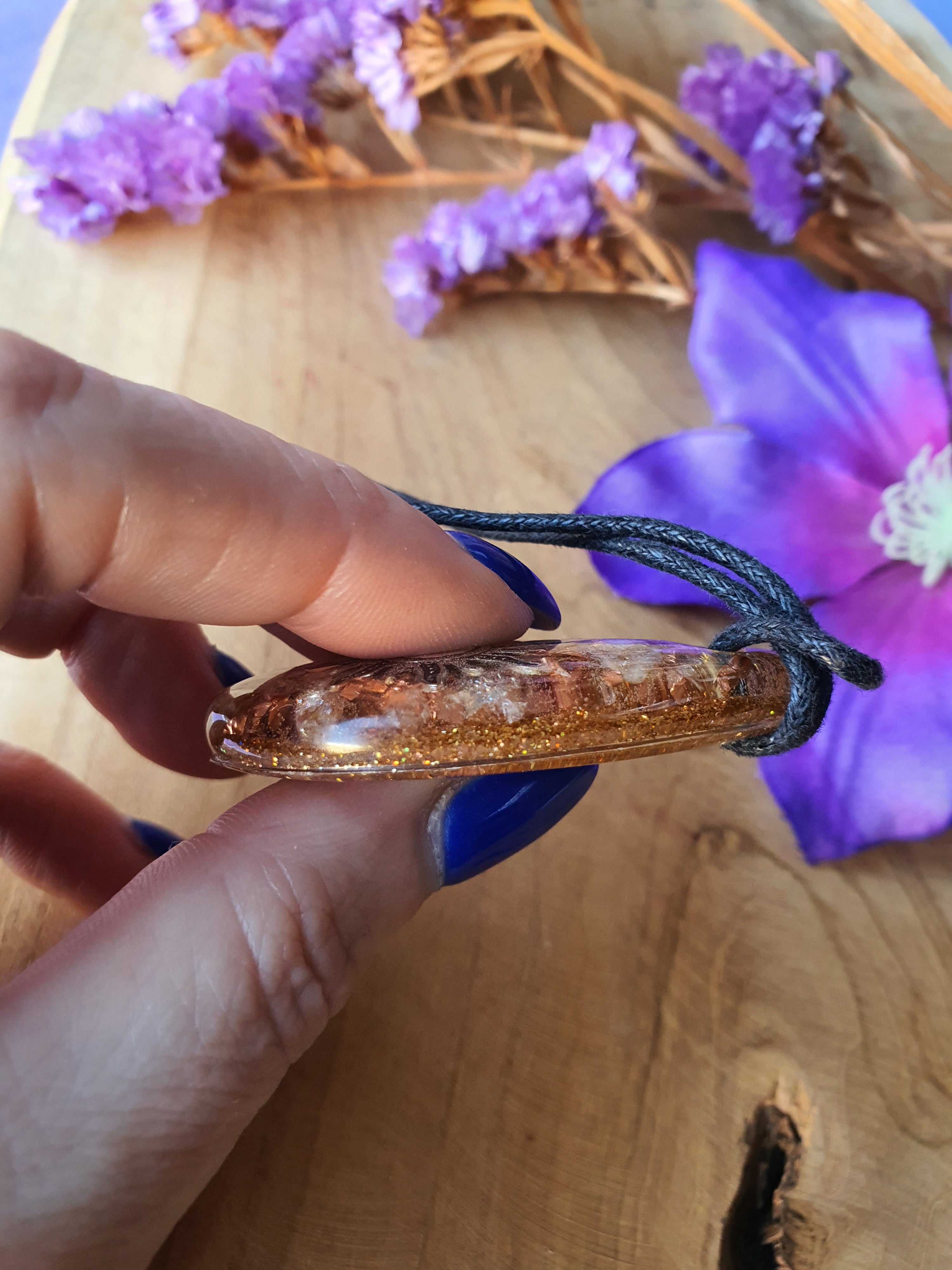 Orgonite hanger Citrien met Bergkristal 30x55mm (nr 117)