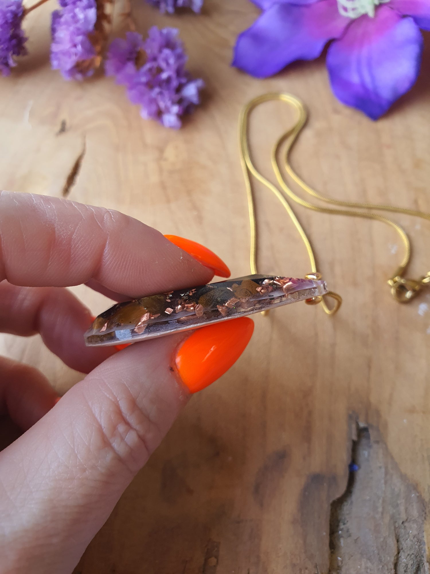 Orgonite hanger Shungiet, Tijgeroog met Bergkristal Diamant druppel 30x50mm 925 gold plated oogje (nr 6)