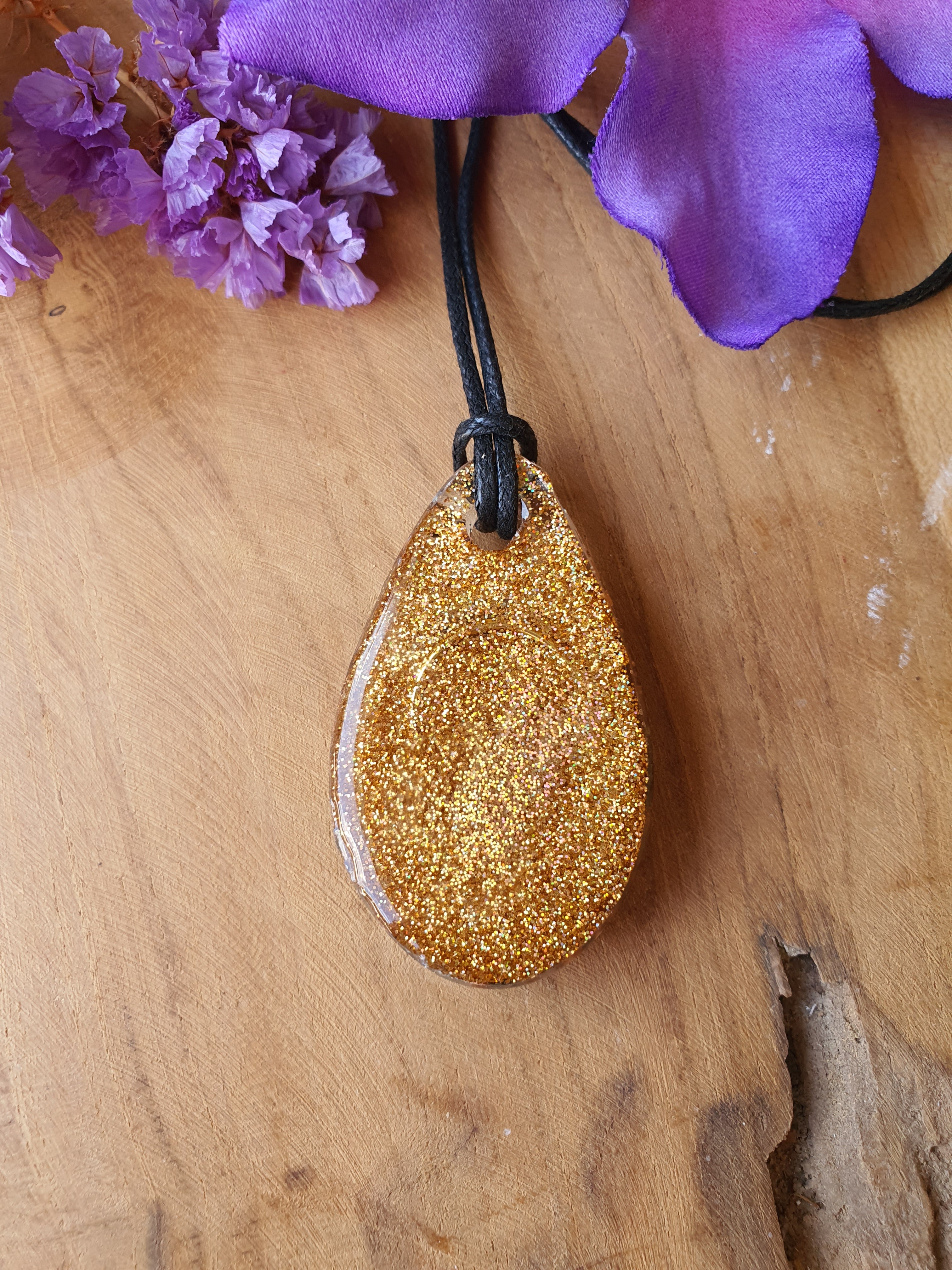 Orgonite hanger Citrien met Bergkristal 30x55mm (nr 130)