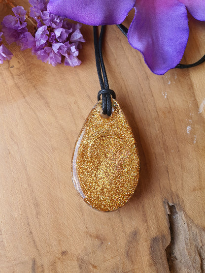 Orgonite hanger Citrien met Bergkristal 30x55mm (nr 130)