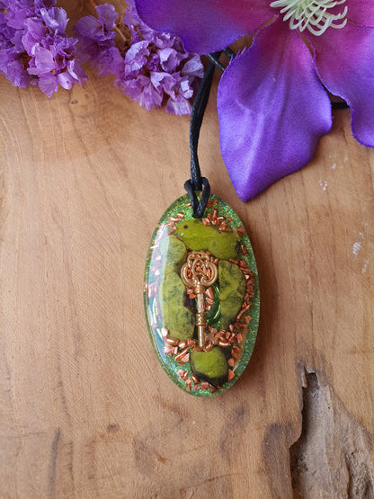 Orgonite hanger Atlantisiet 30x55mm (nr 126)